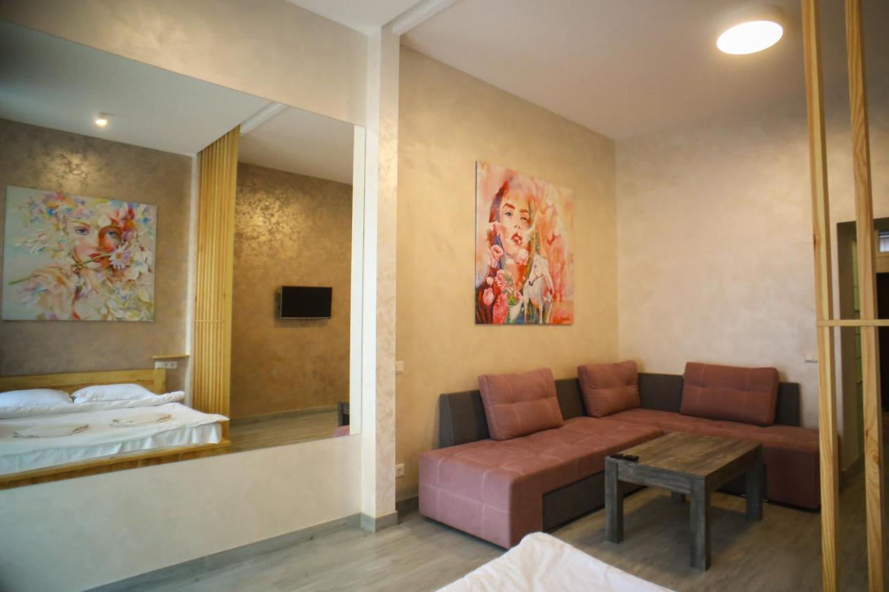 Leogrand Apartment On Drohobycha 4 利沃夫 外观 照片